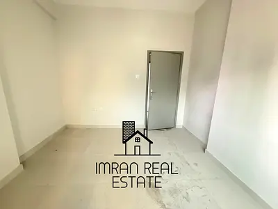 Speciouse 1bhk family tower free outside parking good location