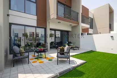 Contemporary 3BR Maid's Room Villa w Backyard | Ideal for Mid - Term, Monthly & Weekely Stays | All Bills Inclusive