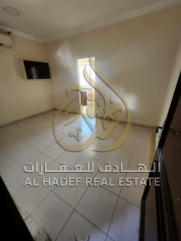 Annual Rent in Sharjah – Al Musalla Area A studio apartment is available in a prime location close to all amenities, ideal for individuals and offere