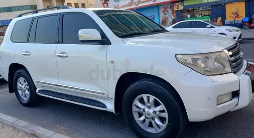 TOYOTA LANDCRUISER, 2010, V6 WHITE COLOUR