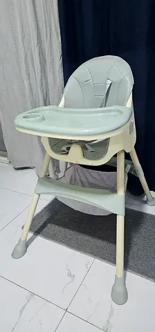 كرسي مرتفع للأطفال