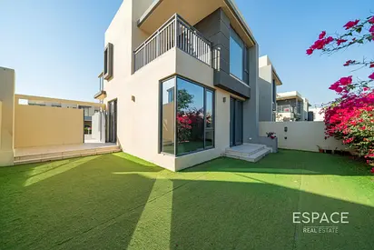 Landscaped | End Unit | Backing Parkway