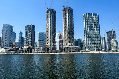 Below OP | City and Skyline View | Low Floor