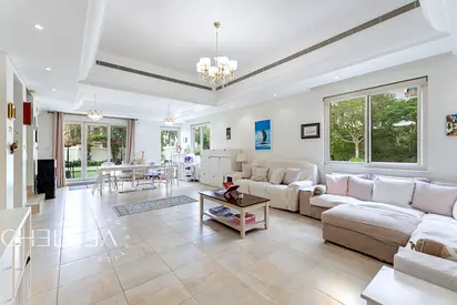 CORNER TOWNHOUSE | MOVE-IN READY | UPGRADED