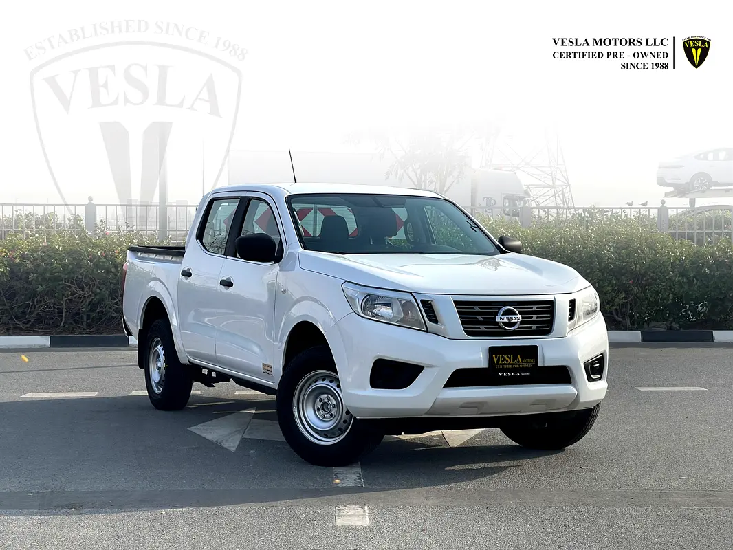 Nissan Navara 2020 — photo 1 of 20