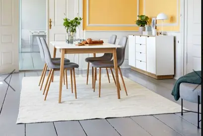 Solid Wooden Oak White Dining Table – Excellent Condition + FREE Chairs