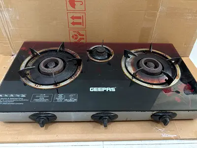 Throw away price / Geepas 3-Burner Gas Stove