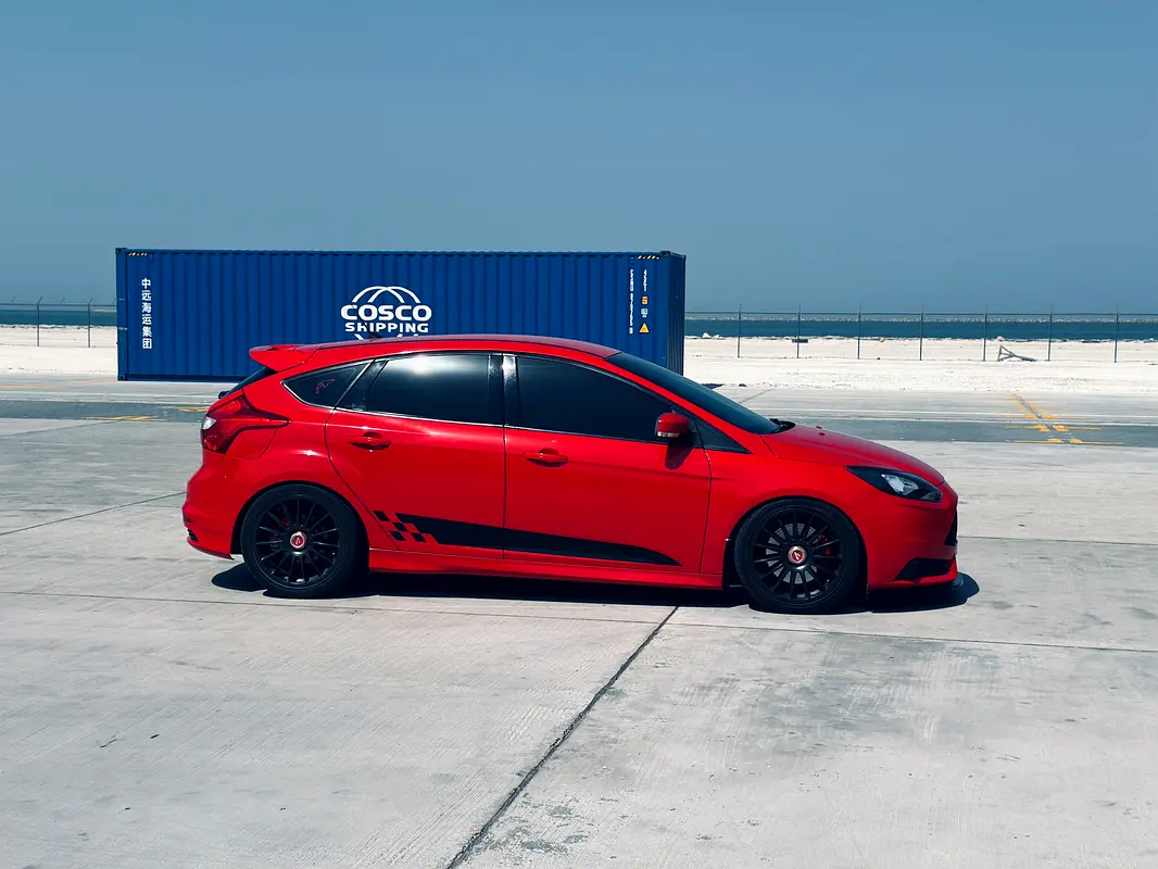Ford Focus 2013 — photo 1 of 9