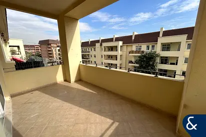 Upgraded 1 Bed | Corner Unit | High Floor