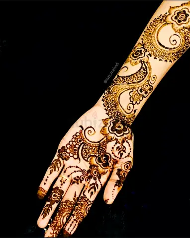 Stunning Mehndi Designs for Your Special Moments
