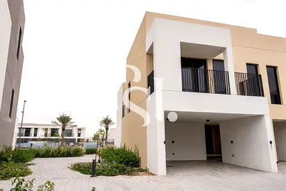 Unique 3BR Corner | Sun-Drenched Skylight | Walking Distance to Retail Souk