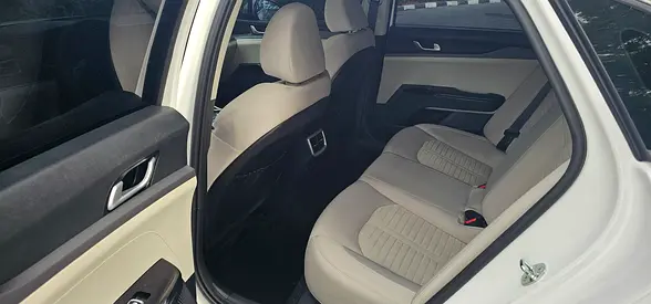 صورة 14 لـ 2023 KIA K5