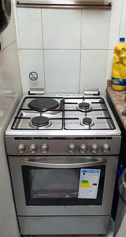 Hoover Gas burnner with one electric plate.