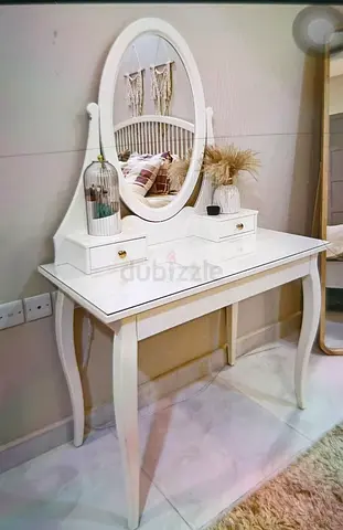 Dressing table