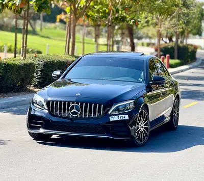 مرسيدس بنز C300 موديل 2018 فل اوبشن بحالة ممتازة استعمال شخصي