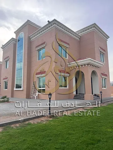 للبيع فيلا في إمارة الشارقة – منطقة الجرينة  فرصة مميزة لامتلاك فيلا فاخرة في واحدة من أرقى وأهدأ المناطق السكنية في الشارقة، حيث تتميز منطقة الجرينة