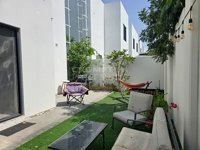 2+ Maid Townhouse | End Unit | L - Shape Garden