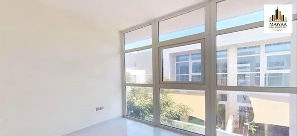 Modern 3BR Townhouse | Vacant Soon | Great Value