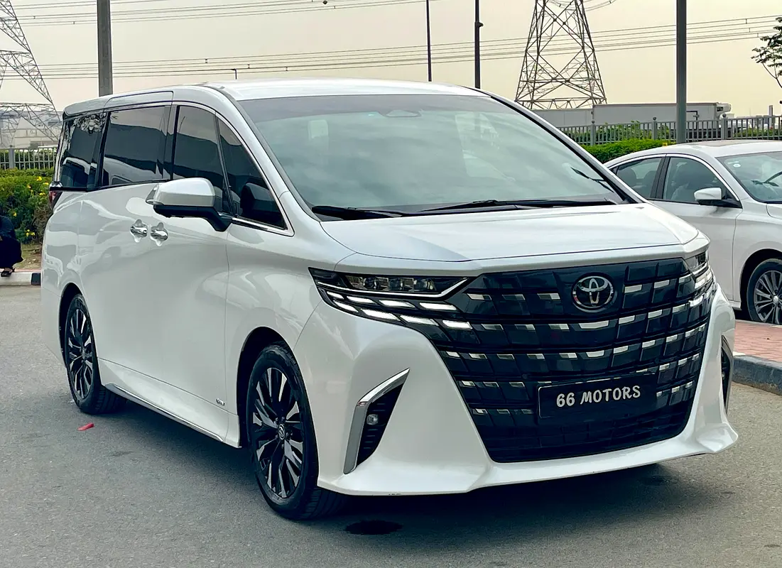 Toyota Alphard 2023 — photo 1 of 17