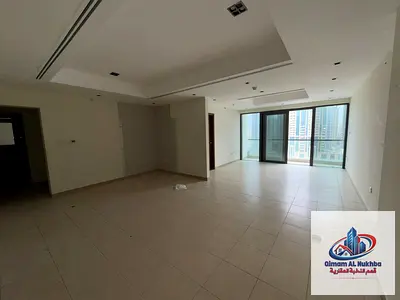 بالشارقة شقة غرفتين وصالة في الخان، بلكون بإطلالة بحرية، غرفة خادمة ماستر، 4 حمامات، إطلالة على قناة القصباء، باركينج وجيم ومسبح