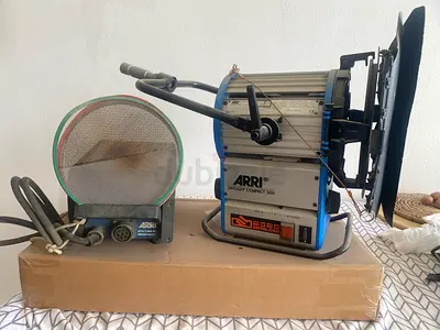 Arri 1200 compact daylight with ballast, header cable, bulb and scrim set. This is last price