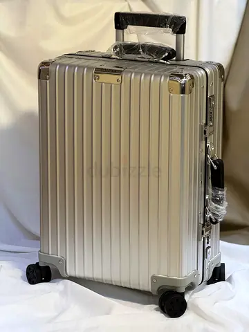 Classic Luggage Rimowa in black