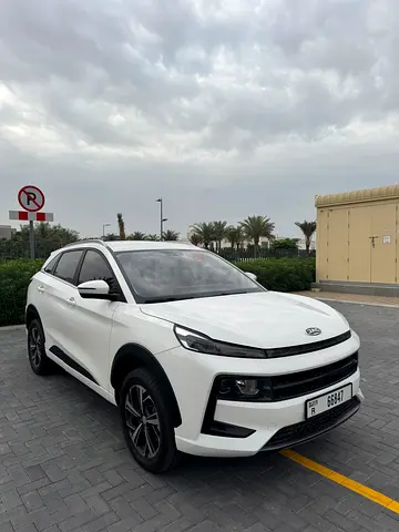 JAC JS6 | 2024 | GCC | UNDER WARRANTY AND SERVICE CONTRACT | LOW MILEAGE | 2 KEYS!!