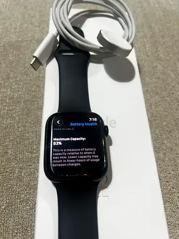 Apple Watch 7 - Black - 2 new straps
