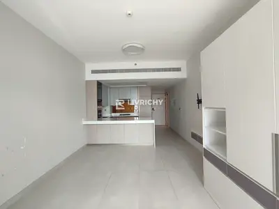 FREE WIFI | EASY ACCESS | BRIGHT STUDIO