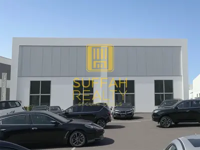 صالة عرض فاخرة على الركن | القوز | شارع الشيخ زايد