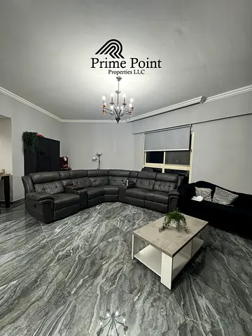 Spacious 2BR with Laundry & Storeroom/2parkings