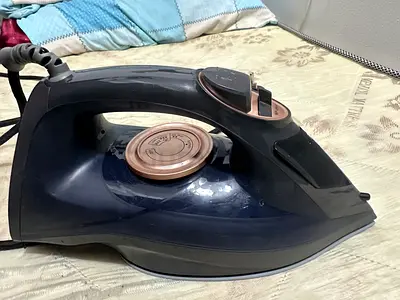 Geepas iron