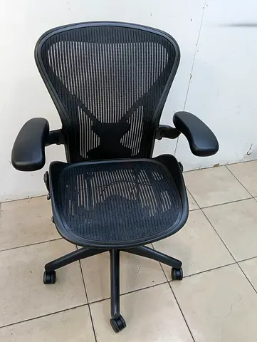 Selling herman miller Aeron chair.good conditions only little use