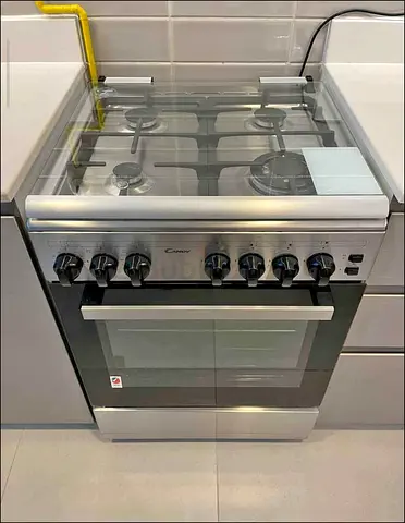 Gas cooker for sale in very good condition size 60x60cm