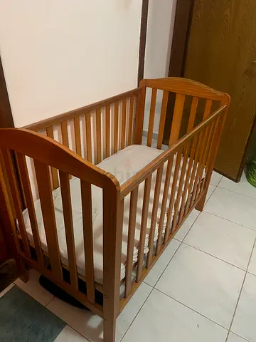 Crib for sale with Mattress and 2 sheets