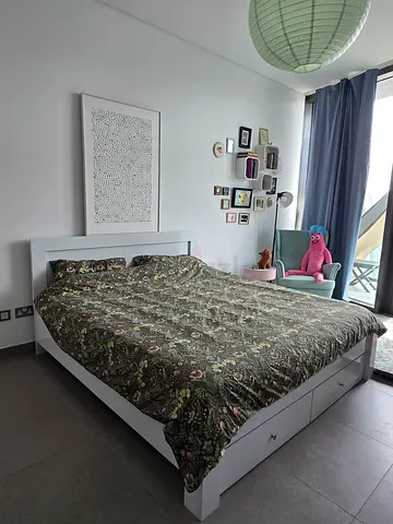 King Size Bed with drawers and mattress