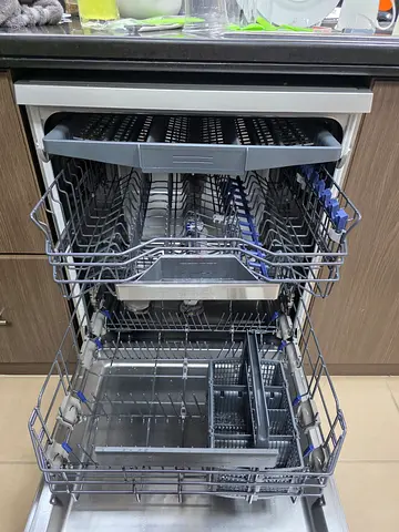 Just 5 Months old Siemens iq500 Model Dishwasher Three Rack