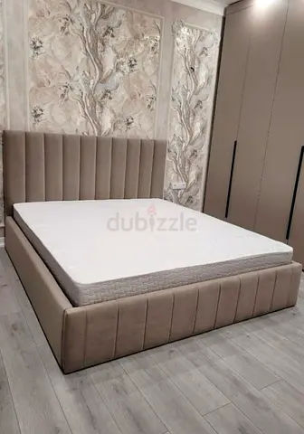 Modern Upholstered Queen Bed with Sleek Design