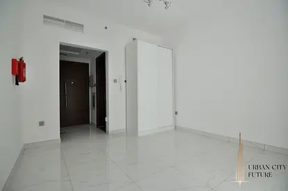 Well Maintained - Good for Single/Couples - RTA Bus available