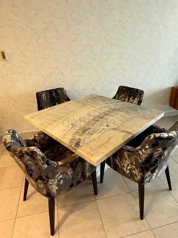 Dining Table with 4 chairs