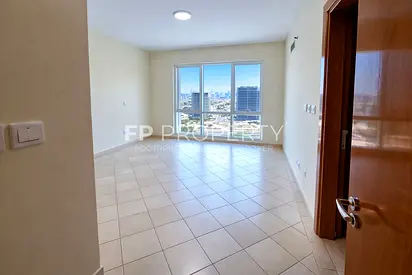 Spacious 2 Bedroom With Covered Parking Great Amenities