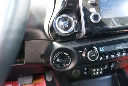 2021 Toyota HILUX photo 16