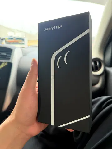 Samsung Galaxy Z Flip 7 Brand New.