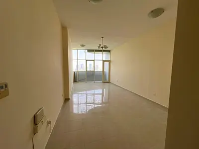 باركن مجاني خزائن بالحائط مع 2 بلكونة اطلالة بحرية ومطلة علي مسرح المجاز تاور راقي جدا رسيبشن كبير غرفة غسيل وجها زجاجية  زجاج عازل للضوضاء