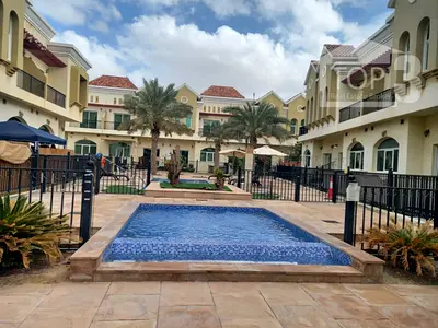 90 ألف / إيجار .. منزل تاون هاوس مفروش بالكامل مكون من 3 غرف نوم في ساهارا ميدوز 1.