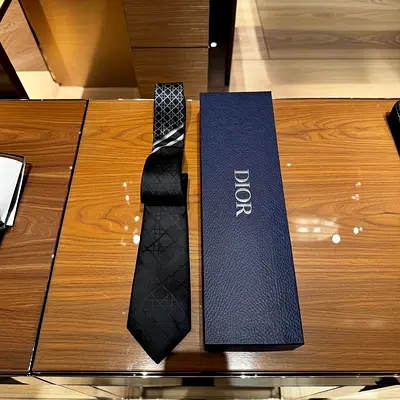 Dior tie