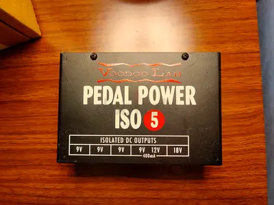 Voodoo Labs Pedal Power Iso 5 Power Supply, 120V