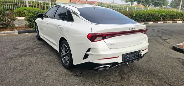 صورة 16 لـ 2023 KIA K5