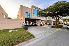 Big Corner Plot | Well landscaped | Comes UF