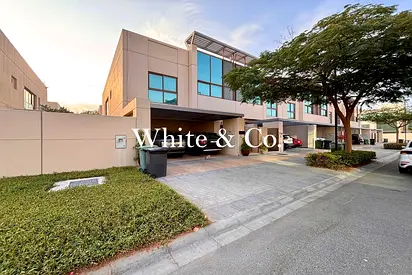Big Corner Plot | Well landscaped | Comes UF